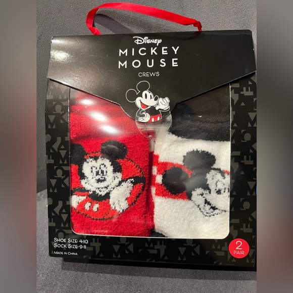 ❣️SOLD❣️Mickey Mouse Adults 2 Pair Crew Socks NWT - Picture 1 of 4
